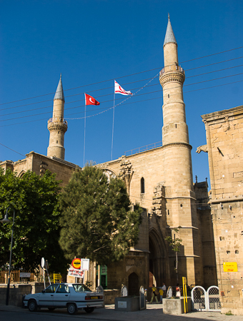 In der Hauptstadt Nicosia (Lefkosa): Die Selimiye Moschee