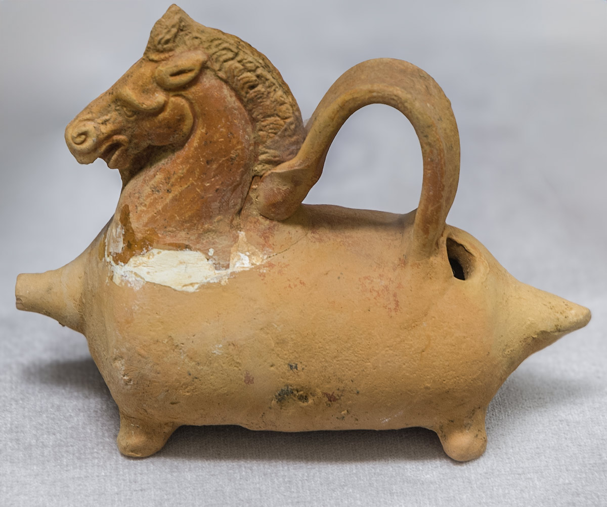 Im Archäologischen Museum des Barnabas-Klosters: Fundstücke aus der Hellenistischen Periode (150 - 50 v. CHr.)