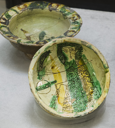 Archäologisches Museum im Barnabas-Kloster:<br>
                Teller und Schüsseln aus byzantinischer Zeit (4. - 12. Jh.)