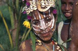 Papua-Neuguinea: zum Tanzfest geschmückt (bei Madang)