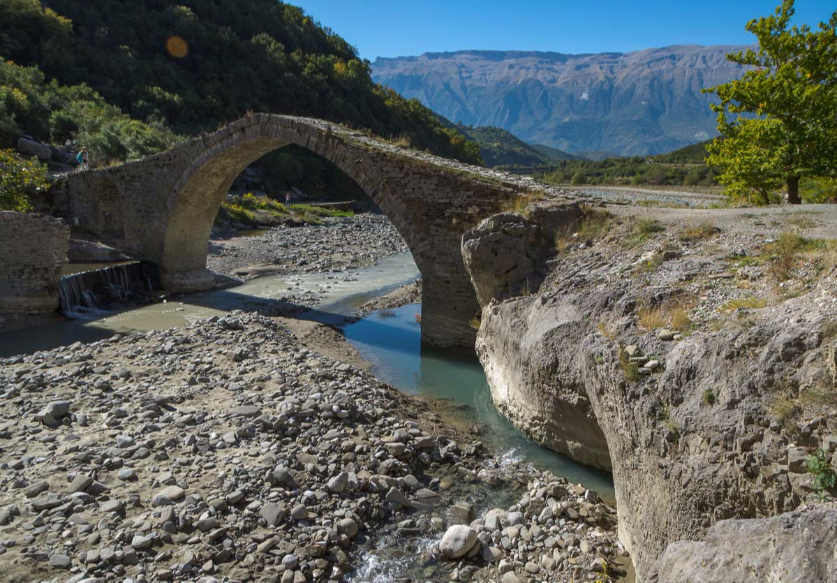 Osmanische Bogenbrücke Ura e Katiut