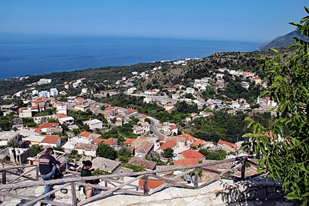 Südalbanien - Beste Aussichten: Von Dhermi aus hat man einen grandiosen Blick auf die Küste des Ionischen Meeres