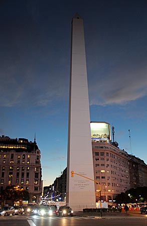 Argentinien - Buenos Aires  - Obelisk in der Avenida 9 de Julio
