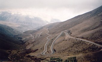 Argentinien Nubes Serpentinen