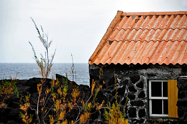 Azoren - Insel Pico - Haus aus Basaltgestein