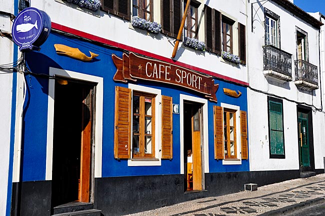 Azoren - Peter‘s Café Sport in der Marina von Herta auf der Insel Pico
