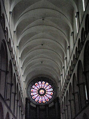 Belgien - Wallonien - Tournai - Mittelschiff der Liebfrauenkathedrale mit Rosette