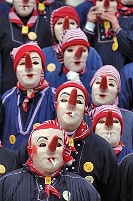 Belgien - Wallonien - die roten Langnasen beim Karneval in Malmedy