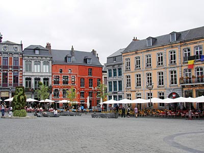 Belgien - Wallonien - Mons Grand Place in Mons  © fdp