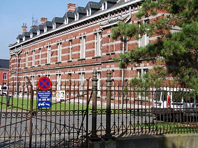Belgien - Wallonien - Mons - Einem betuchten Stifter sind diese Wohnhäuser zu verdanken © fdp