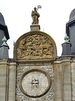 Belgien - Wallonien - Bekrönt vom heiligen Hubertus – Detail der Abteikirche © fdp