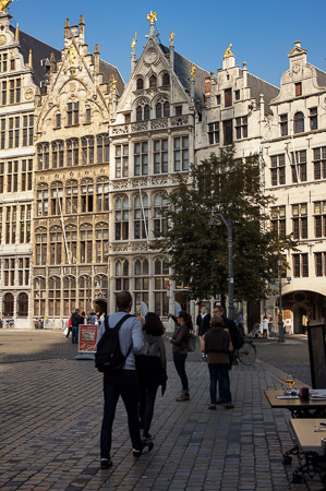 Antwerpen: Ansicht des Grote Markt mit Gildehäusern