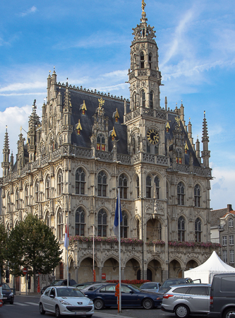 Das Rathaus am Marktplatz von Oudenaarde