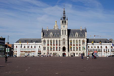 Belgien - Flandern - Neues Rathaus in St. Niklaas