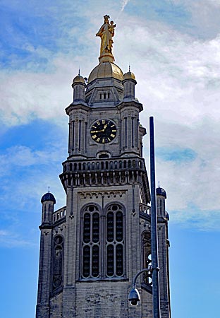 Belgien - Flandern - Turm der Liebfrauenkirche in St. Niklaas