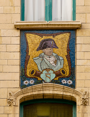 Antwerpen-Zurenborg: Der französische Kaiser Napoleon ziert auch eine Fassade im Jugendstilviertel von Antwerpen-Berchem