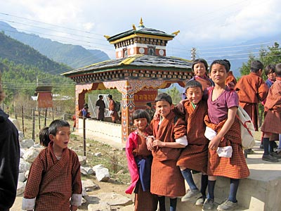 Bhutan Kinder auf dem Land