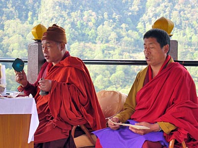 Bhutan Rote Roben