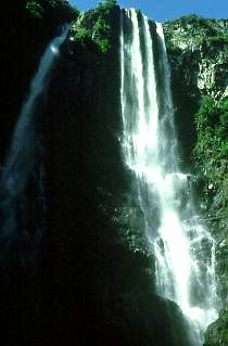 Brasilien - Wasserfall im Canyon von Itaimbezinho