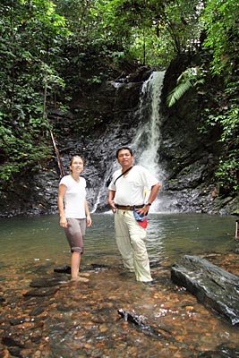 Brunei - Borneo - Wasserfall mit Wasserbecken
