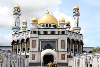 Brunei - Borneo - Jame' Asr Hassanil-Bolkiah Moschee mit ihren vergoldeten Kuppeln