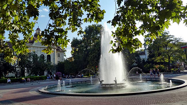 Bulgarien - Plovdiv - Rathaus mit Brunnen