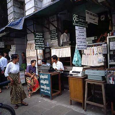 Myanmar / Die Straße der Schreibmaschinen in Yangon