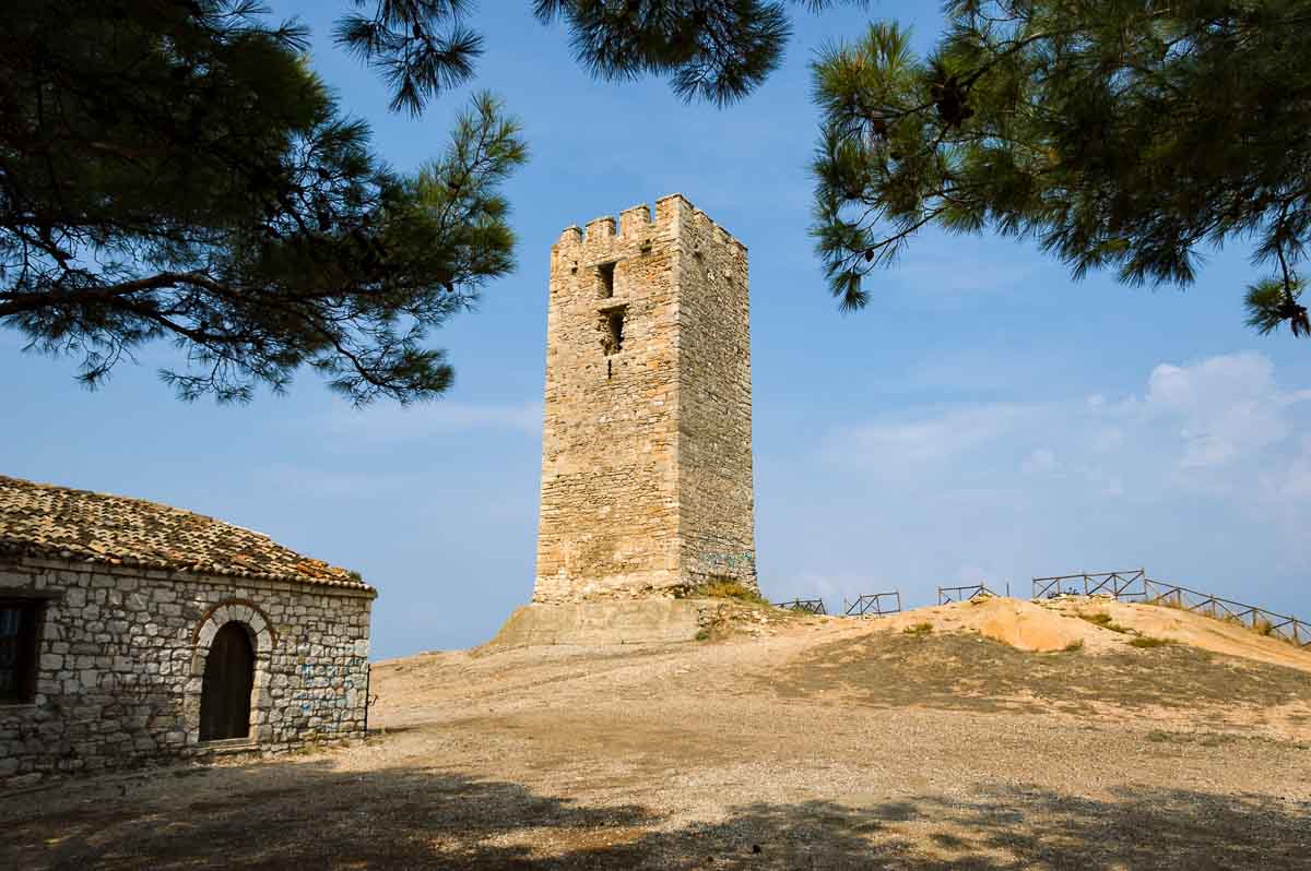 Nea Fokea (Chalkidiki), Turm des Agios Pavlos