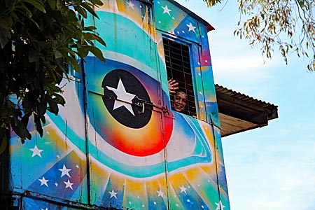 Chile - Valvaraiso - Haus mit Graffiti