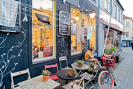 Dänemark - bunte Strassencafés in Aarhus, 24.8.2016, Foto: Robert B. Fishman