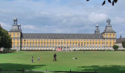 Bonn - Einst eine kurfürstliche Residenz, heute das Universitätshauptgebäude