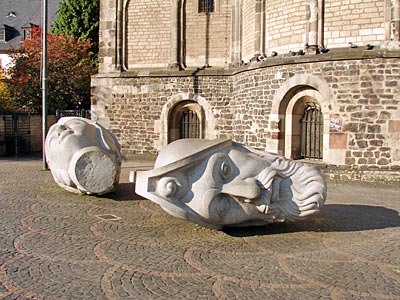 Bonn - Erinnerung an die Heiligen Cassius und Florentius – eine Arbeit des türkischen Bildhauers Iskender Yediler