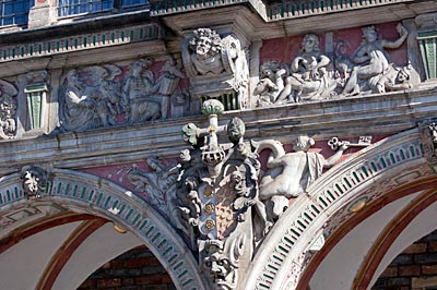 Bremen - Details am Alten Rathaus direkt über den Arkaden