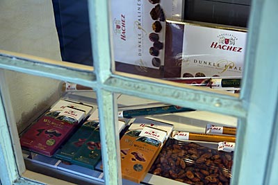 Bremen - Hachez-Schokoladen im Schaufenster