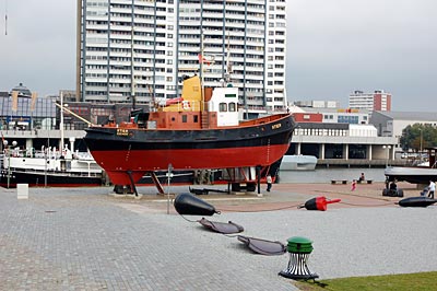 Bremerhaven - Motorschlepper Stier am Alten Hafen