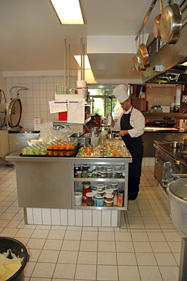 Ahrtal - Blick in die Küche des „Vieux Sinzig“