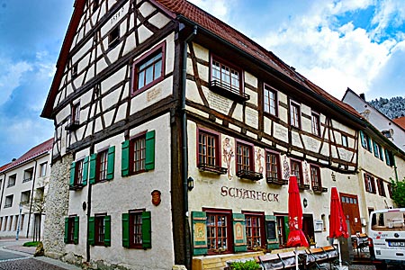 Fridingen, Haus „Scharfes Eck“, Haus der Narrenzunft, (Schloss mit Heimatmuseum)