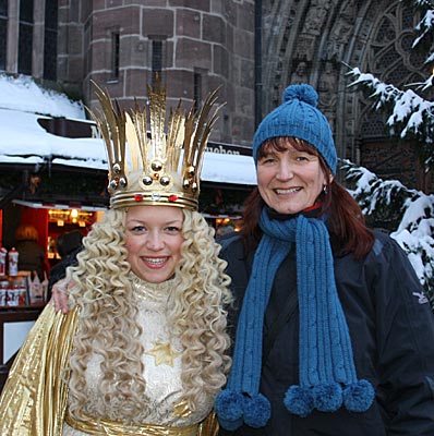 Nürnberg - Die Autorin des Artikels mit dem Nürnberger Christkind