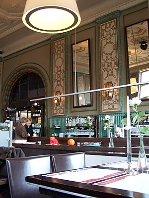 Deutschland - Oldenburg - Jugendstil-Restaurant „Klinkerbrug“ im Bahnhof Oldenburg