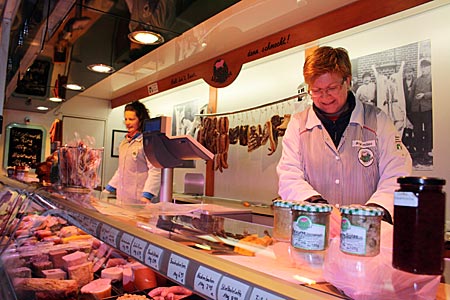 Markt in Aurich - Verkaufswagen von Ulferts Münkeboe