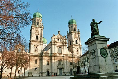 Passau - Barockes Zentrum der Altstadt: Dom St. Stephan