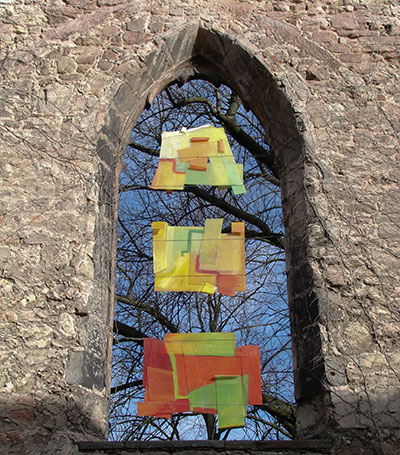 Mahnmal Aegidienkirche mit der Kunstintervention "Erleuchtung" in Hannover