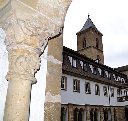 Bamberg - Rätselhaftes Figurenprogramm im romanischen Kreuzgang des Karmelitenklosters