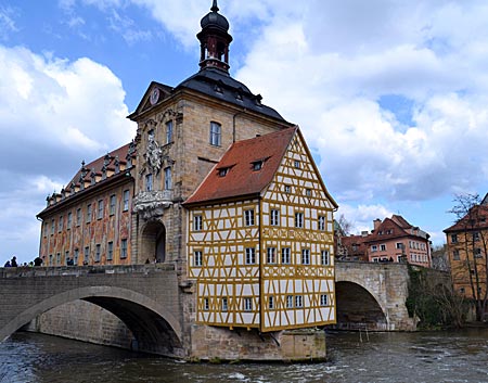 Bamberg - Tor zur Bürgerstadt: das Alte Rathaus, das auf einer Insel in der Regnitz liegt