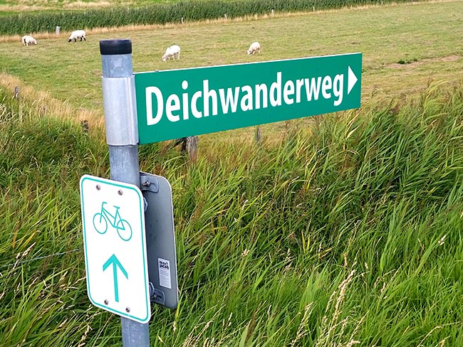 Wegweiser Deichwanderweg in Dagebüll