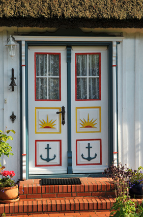 Farbenfrohe Haustür auf dem Darß © dieter76 - Fotolia.com
