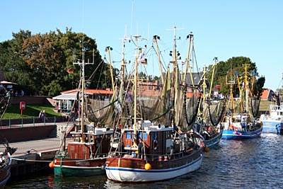 Greetsiel - Hafen mit Kuttern