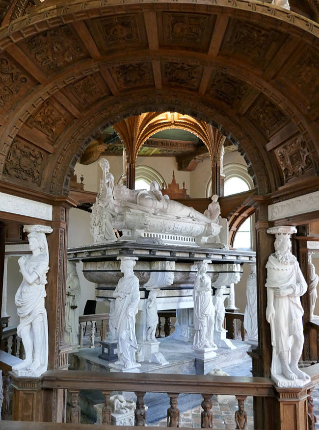Grabmal für Edo-Wiemken (1468-15-11), der letzte männliche Nachfahre der Herrschaft Jever, ein mächtiges Scheingrab, von niederländischen Künstlern gearbeitet, Stadtkirche zu Jever, Jeverland, Niedersachsen,