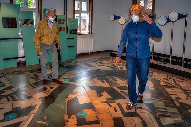 Südpfalz Essen und Trinken - Haus Leben am Strom in Neupotz (links Emil Heid, ehemaliger Ortsbürgermeister und Geschichtenquell)