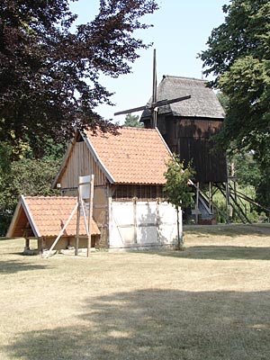 Die Bockwindmühle im Londypark von Rethem 